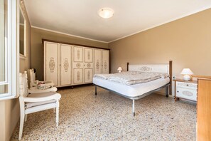 2 quartos, ferros/tábuas de passar roupa, Wi-Fi de cortesia