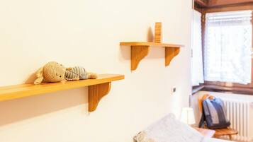 2 makuuhuonetta, silitysrauta/-lauta, ilmainen Wi-Fi, vuodevaatteet