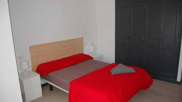 2 slaapkamers, een strijkplank/strijkijzer, gratis wifi, beddengoed