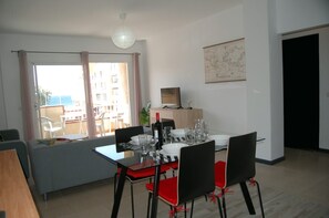 Dining - Apartamento El Médano Vista al Mar with Sea View, Wi-Fi & Balcony (Granadilla de Abona)