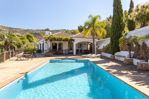 Pool - Villa Casa Cristina with Mountain Views, Pool, Garden, Air Conditioning and Wi-Fi (Jete)