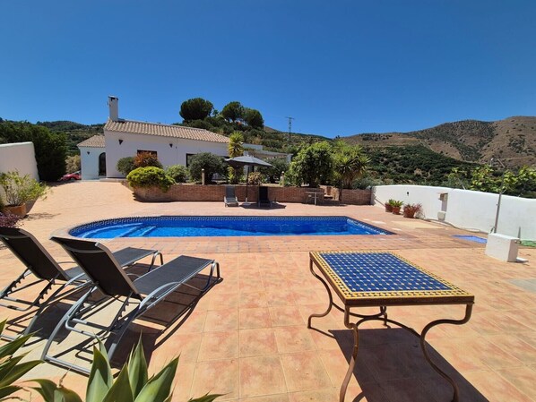 Pool - Holiday Home “Casa Laura” with Mountain Views, Pool, Garden, Air Conditioning and Wi-Fi (Almuñecar)