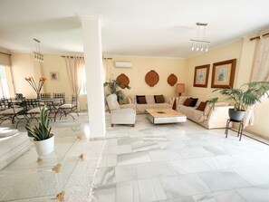 TV, fireplace, DVD player, stereo