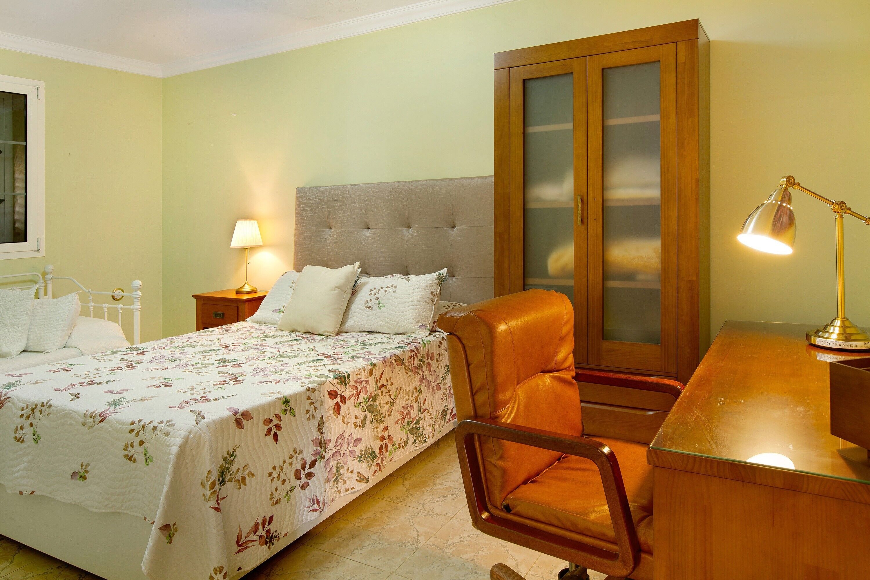 3 habitaciones, tabla de planchar con plancha y wifi gratis 