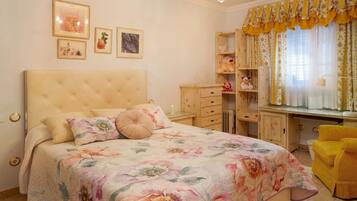 3 dormitorios, tabla de planchar con plancha, wifi gratis y ropa de cama