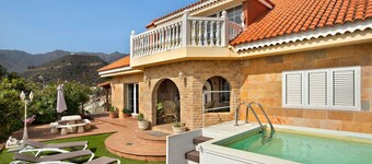 Villa Ferienhaus Hemi mit Bergblick, Meerblick, Pool, Wi-Fi, Terrassen und Garten