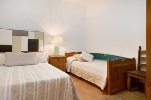 4 Schlafzimmer, Bügeleisen/Bügelbrett, kostenloses WLAN, Bettwäsche