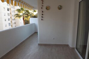 Property grounds - Apartment in Miramar Fuengirola II with Pool, Wi-Fi, A/C, Terrace & Garden (Fuengirola)