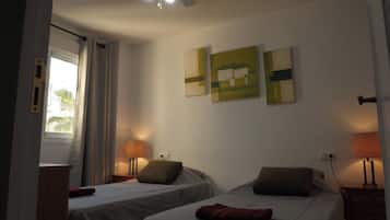 2 chambres, fer et planche Ă repasser, Wi-Fi gratuit, draps fournis