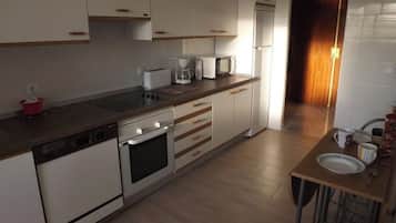 KylskÄp, mikrovÄgsugn, ugn och spishÀll