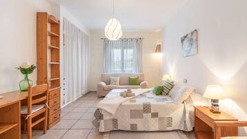 4 bedrooms, iron/ironing board, free WiFi, bed sheets