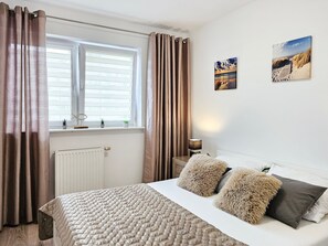 Unclassified image, 5 of 23, button