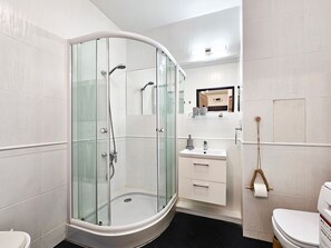 Dusche, Haartrockner, Handtücher