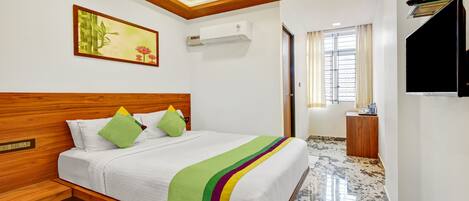 Standard Double Room | Desk, iron/ironing board, bed sheets