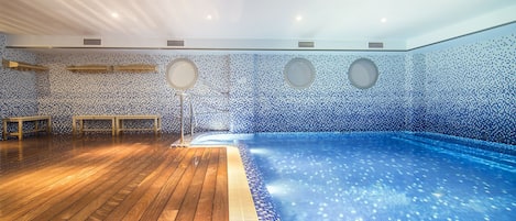 Een verwarmd zwembad