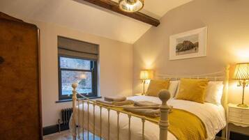 2 bedrooms, soundproofing, iron/ironing board, travel crib