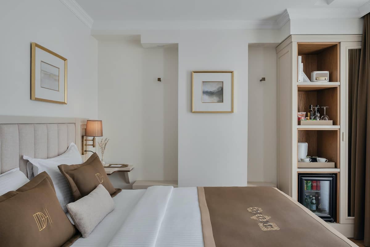 Deluxe-Doppelzimmer | Minibar, Zimmersafe, individuell dekoriert, individuell eingerichtet