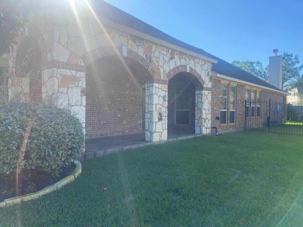 Spacious 4 Bed/2 Bath Home in the Woodlands