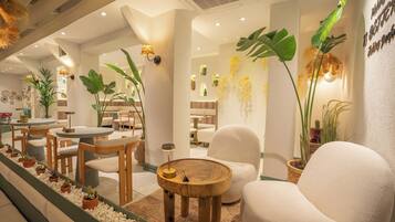 Free daily cooked-to-order breakfast