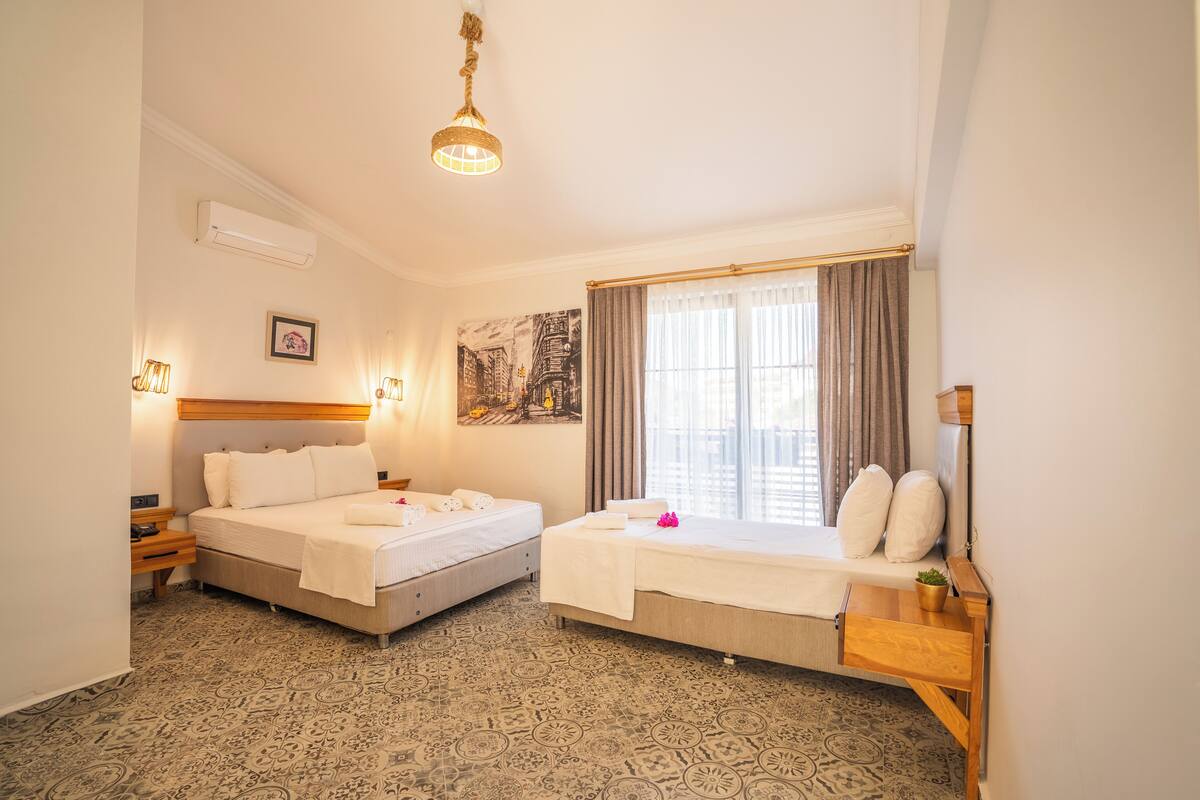 Superior Triple Room | Blackout drapes, soundproofing, WiFi (free), bed sheets
