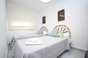 2 bedrooms, iron/ironing board, bed sheets - MARINA BAIXA (2 BEDROOMS) (Cala de Finestrat)