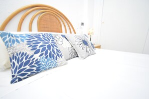 2 bedrooms, iron/ironing board, bed sheets - MARINA BAIXA (2 BEDROOMS) (Cala de Finestrat)