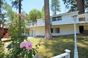 Property grounds - Relax with the whole family at this peaceful place to stay (Bass Lake)