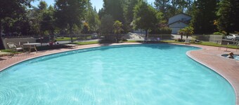 This townhouse is a 3 bedroom(s), 3 bathrooms, located in Bass Lake, CA.
