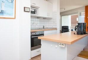 Fridge, microwave, oven, coffee/tea maker