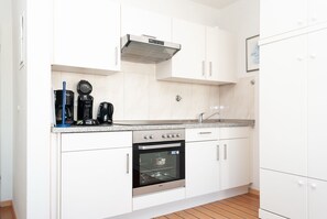 Fridge, oven, coffee/tea maker, electric kettle