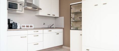 Kühlschrank, Mikrowelle, Geschirrspüler