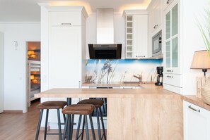Kühlschrank, Mikrowelle, Geschirrspüler
