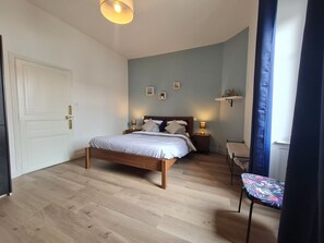 3 bedrooms, free WiFi, bed sheets - 19th Century House with Heated Pool, Spa, and Close to Beaches (La Garnache)