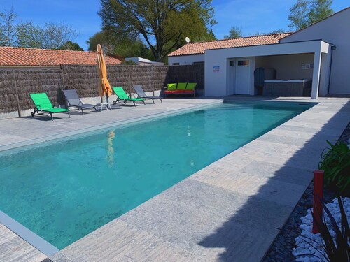 19th Century House with Heated Pool, Spa, and Close to Beaches