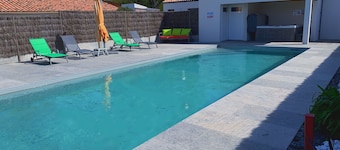 19th Century House with Heated Pool, Spa, and Close to Beaches