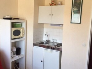 Fridge, microwave
