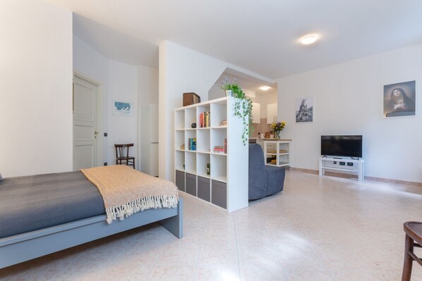 1 bedroom, iron/ironing board, Internet