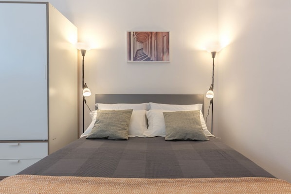 1 bedroom, iron/ironing board, internet