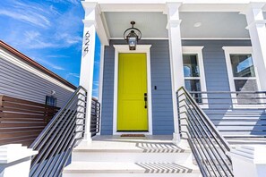 Exterior detail - Modern Mid-City Living: 5BR, 3.5BA Home. Balcony, Parking, Central Location - Your NOLA Getaway! (New Orleans)