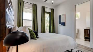 5 bedrooms, desk, iron/ironing board, travel cot