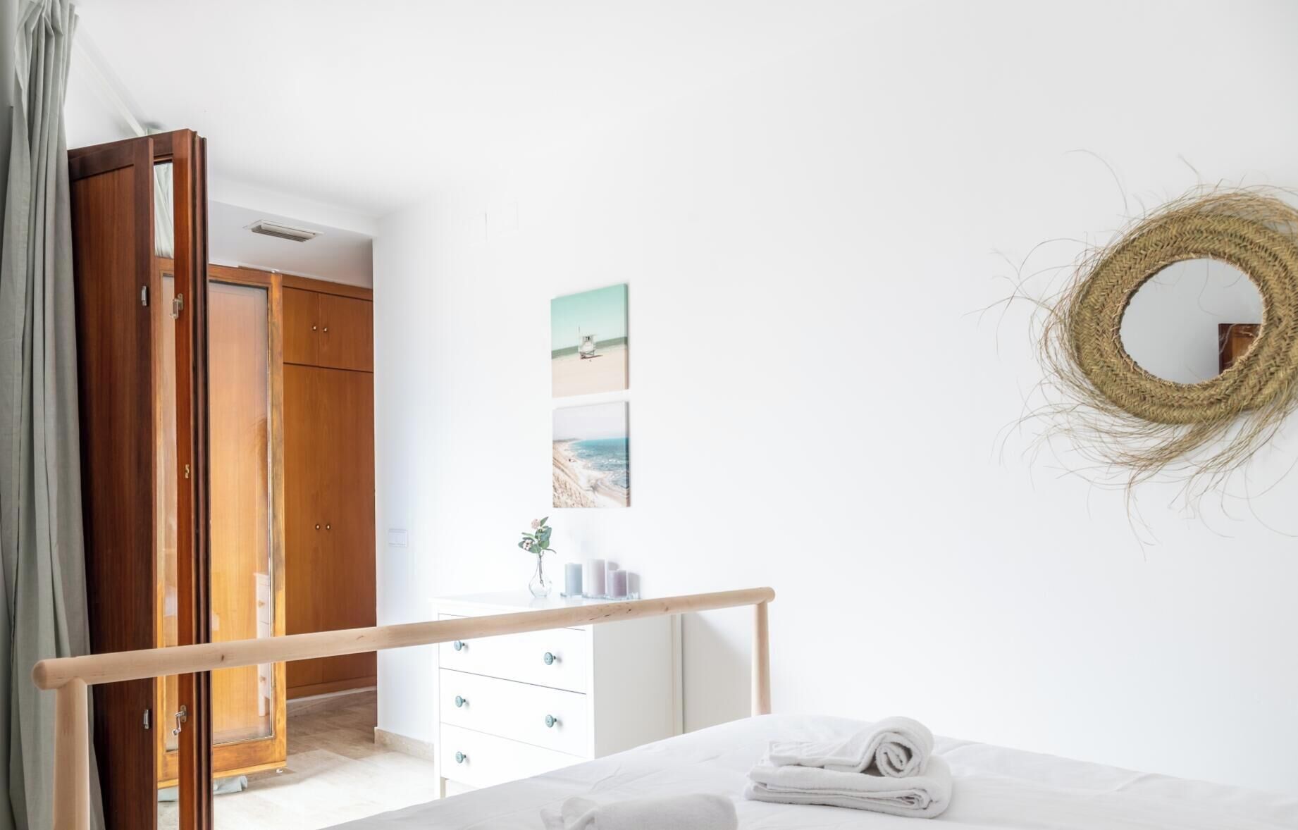 2 bedrooms, iron/ironing board, Internet, bed sheets
