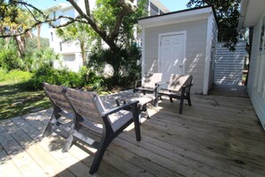 Terrace/patio - Adorable Little Beach House~ The Wubie Shack (Folly Beach)