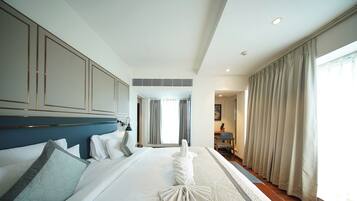 Premium Suite Room | Desk, free WiFi, bed sheets