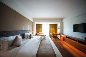 Premium King Room | Desk, free WiFi, bed sheets - Pride Hotel Udaipur (Udaipur)