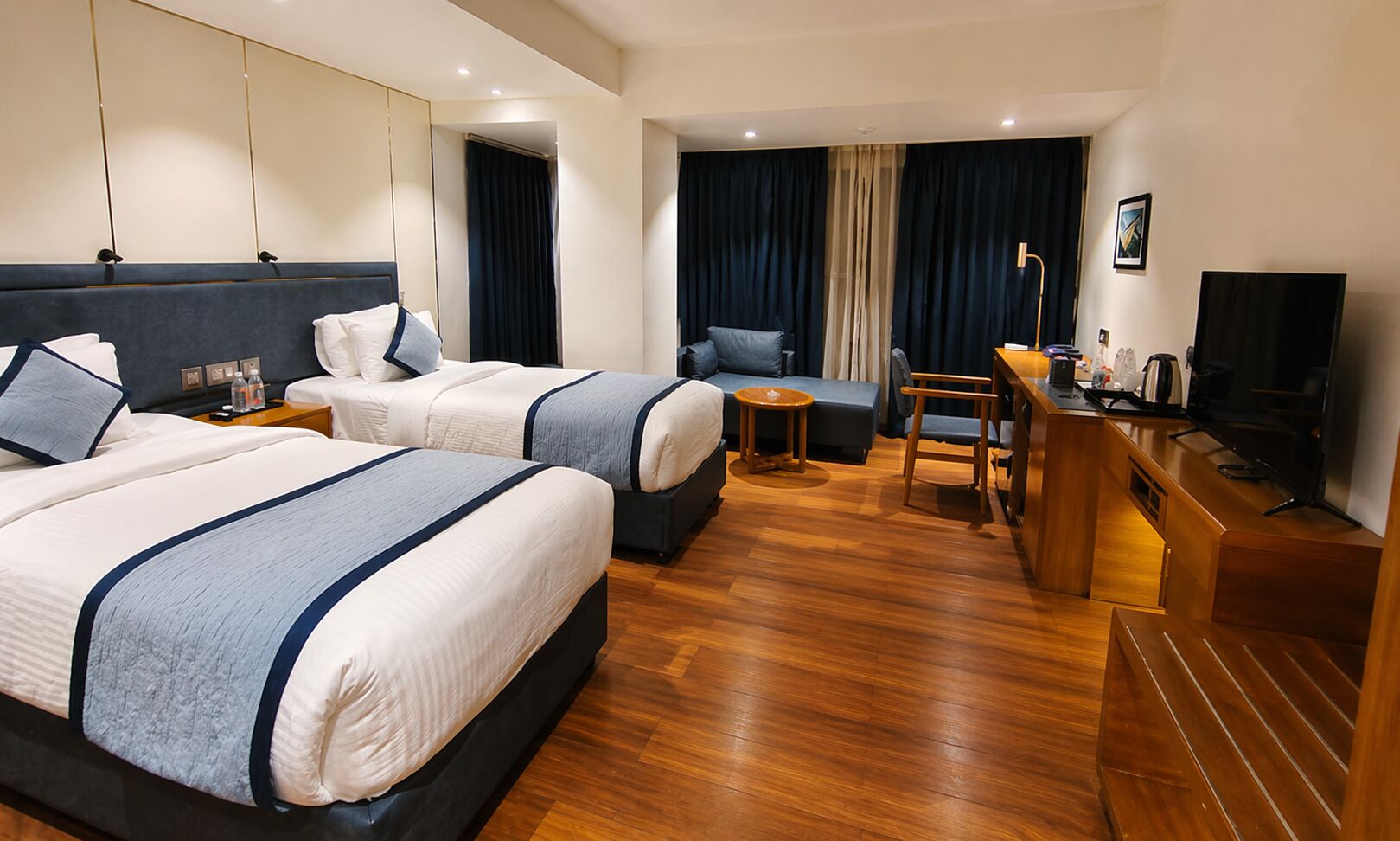 Premium Twin Room | Desk, free WiFi, bed sheets