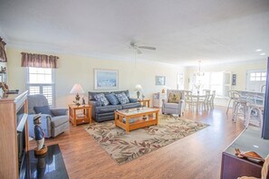 TV - Relax at Pirate's Paradise, a cozy oceanfront home in Holden Beach with 3 bedrooms. (Holden Beach)