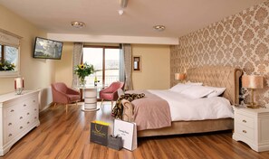 4 bedrooms, iron/ironing board, WiFi - 4 Bedroom Apartment in Ennis  Town Centre (Clare)
