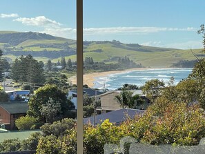Interior - Luxury stay with spectacular mountain and sea views. 6 min walk to beach (Gerringong)