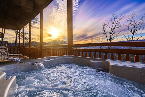 Outdoor spa tub
