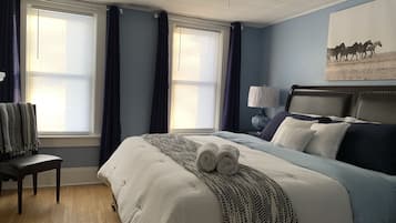 2 bedrooms, Egyptian cotton sheets, premium bedding, desk